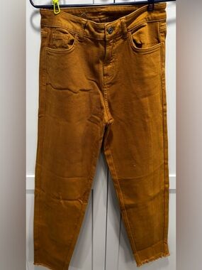 Geisha Premium European  Size 26 NWOT  Slim Fit Raw Hem